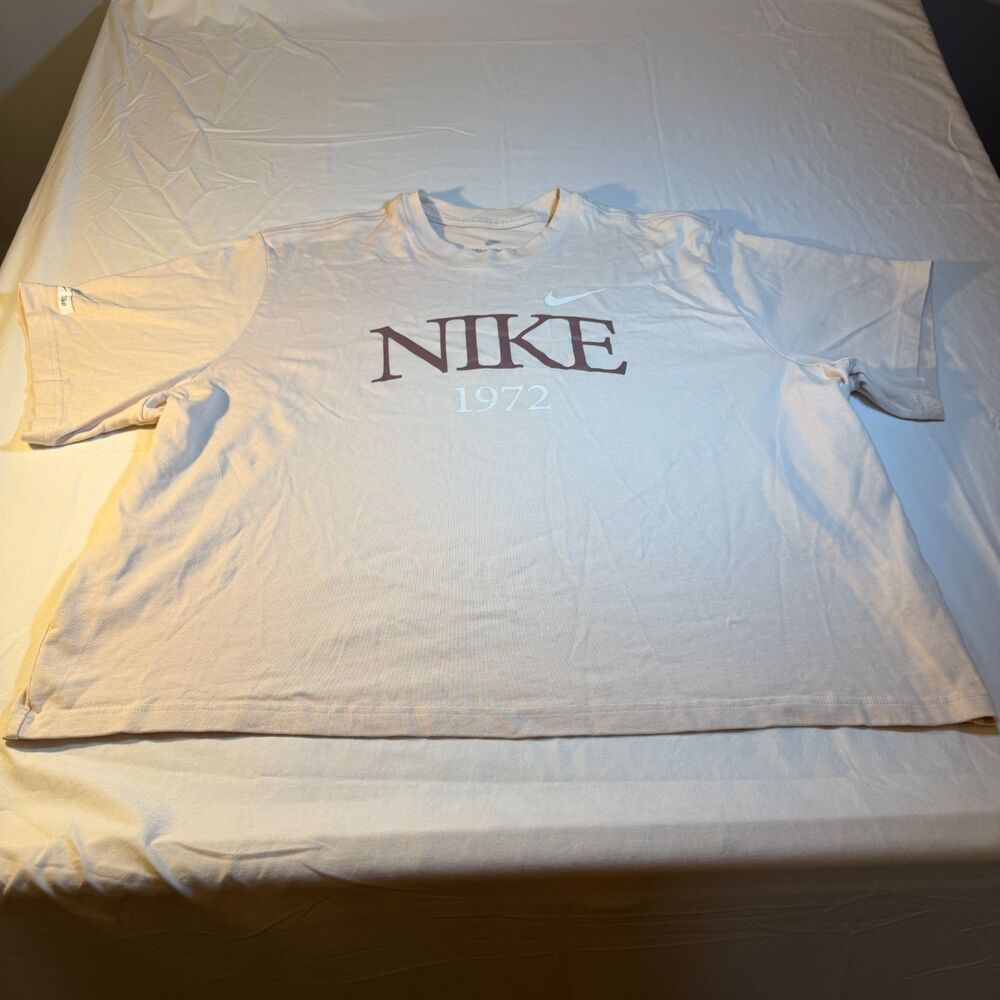 The Nike Tee XL Classics Boxy Womens Oatmeal Cream Cotton Heavyweight 1972 Crop